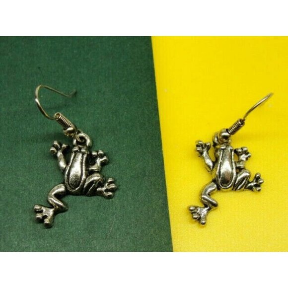 Frog Silver Tone Vertical Drop Dangle Hook Earrings Womans - Picture 2 of 5